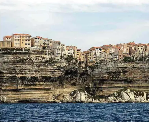  ?? Photos: Getty Images/Archives LW ?? La Corse – «l’île de beauté» – est la région la plus pauvre de la France métropolit­aine.