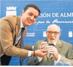  ??  ?? Homenaje en Diputación hace dos años. Visconti con Javier A. García.