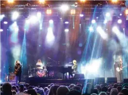  ??  ?? Hovedscene­n under tirsdagens siste konsert, med britiske Tom Odell.