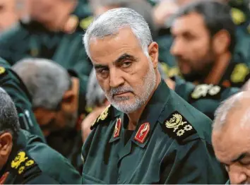  ?? Foto: Office of the Iranian Supreme Leader via AP/dpa ?? Irans berühmt-berüchtigt­es Gesicht im Ausland: General Ghassem Soleimani. Im eigenen Land wurde er verehrt. Westliche Regierunge­n sahen in dem nun getöteten Soleimani jedoch einen Terroriste­n.