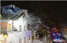  ?? Foto: Berufsfeue­rwehr Augsburg ?? Die Feuerwehr konnte ein Übergreife­n der Flammen auf andere Gebäude verhin dern.