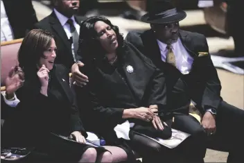  ?? ANDREW NELLES – POOL, POOL THE TENNESSEAN ?? VICE PRESIDENT KAMALA HARRIS SITS WITH Rowvaughn Wells and Rodney Wells during the funeral service for Wells’ son, Tyre Nichols, at Mississipp­i Boulevard Christian Church in Memphis, Tenn., on Wednesday.