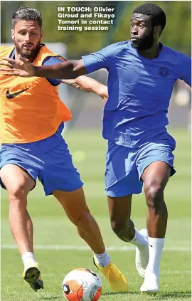  ?? Picture: DARREN WALSH ?? IN TOUCH: Olivier Giroud and Fikayo Tomori in contact training session