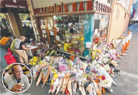  ?? Picture: MICHAEL KLEIN ?? The floral tribute to Sisto Malaspina, pictured inset, outside his restaurant Pelligrini’s in Bourke St yesterday.