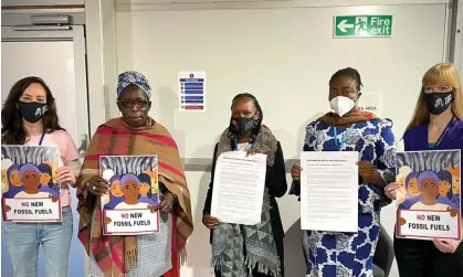  ?? Photograph: Handout ?? A delegation of mothers at Cop26 last year, led by Rosamund Adoo-Kissi-Debrah (second from left), whose daughter Ella Kissi-Debrah died in 2013 after a severe asthma attack.