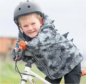  ??  ?? DETERMINED: Oskar Thompson is aiming to complete his 20-mile cycle a day early