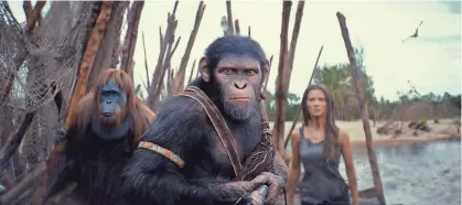  ?? 20TH CENTURY STUDIOS ?? Raka (left, played by Peter Macon), Noa (Owen Teague) and Mae (Freya Allan) try to fend off a band of marauding apes in “Kingdom of the Planet of the Apes.”