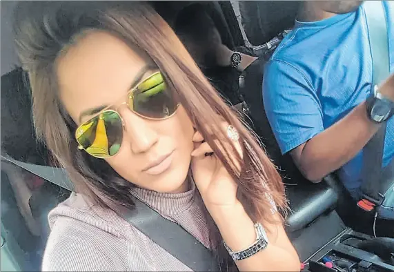  ?? ARCHIVO ?? Selfi. Uno de los rostros de la facilitado­ra más importante de la narcopolít­ica. Mayra Salazar parece producirse de manera distinta para cada ocasión.