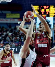  ?? (Ciamillo) ?? Reyer Victor Sanders nel match con la Virtus