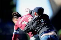  ?? Reuters ?? A fan attacks Aston Villa’s Jack Grealish. —