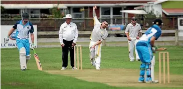  ??  ?? Left: Hinuera bowler Jason Fursdon delivers the ball to Jake O’Connor with Adam Michels at the non-striker’s end. Right: Morrinsvil­lePiako batsman Adam Michels toiled in the hot Sunday afternoon heat.