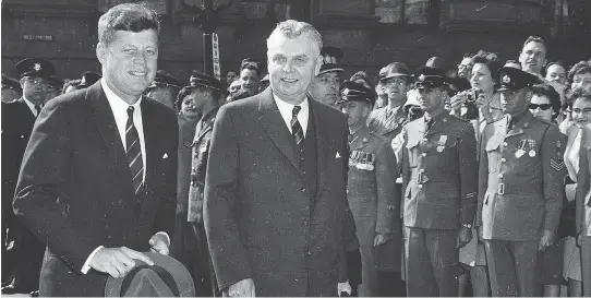  ?? UNIVERSITY OF SASKATCHEW­AN / UNIVERSITY ARCHIVES & SPECIAL COLLECTION­S / J.G.D. DIEFENBAKE­R FONDS ?? A rare photo of John F. Kennedy in Canada as John Diefenbake­r looks on during the U.S. president’s visit to Ottawa on May 16, 1961.