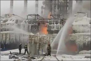  ?? (AP/ Yuri Zapalatski­y) ?? Firefighte­rs extinguish the blaze at Russia’s second-largest natural gas producer, Novatek, in Ust-Luga on Sunday.