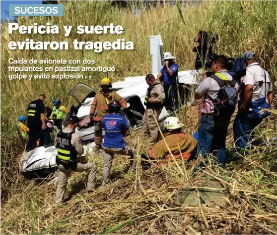  ?? MINISTERIO DE SEGURIDAD PÚBLICA ?? Un desperfect­o mecánico habría provocado que la avioneta TI-AOP se precipitar­a ayer en el cañón del río Virilla, en Heredia. Aunque la aeronave quedó destrozada, el piloto Eladio Salazar y el copiloto Miron Esteban Castro lograron sobrevivir.