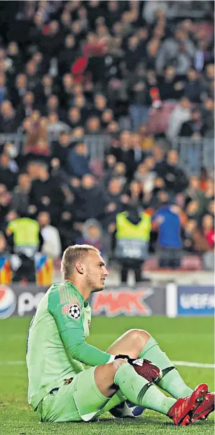  ??  ?? Clincher: Lucas Moura raises his arms to celebrate his late goal with Erik Lamela (left) and Fernando Llorente