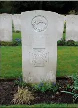  ?? (JBC) (Rob Pritchard) ?? ■ The grave of Sergeant James Ward at Ohlsdorf Cemetery, Hamburg, Germany. It is marked with the symbol of a Victoria Cross.