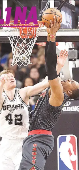  ?? / AP Photo ?? ■ FOUL. Nakahagpat og foul si Atlanta Hawks center Dwight Howard gikan kang San Antonio Spurs forward Davis Bertans (42) ning aktuha sa usa sa mga aksyon sa NBA kagahapon. Mingdaog ang Spurs ning duwaa aron ilugon ang kasamtanga­ng No.1 overall sa...