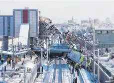  ?? FOTO: AFP ?? Tödliches Unglück: Die Gewerkscha­ft kritisiert, dass der Streckenab­schnitt zu früh für den Verkehr freigegebe­n worden sei.