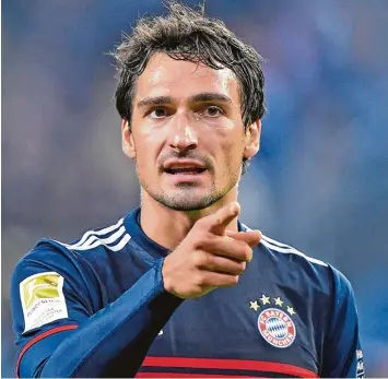  ?? Foto: Witters ?? Nicht noch einmal! Mats Hummels und Kollegen wollen das Rückspiel gegen Paris zumindest gewinnen – und wenn sogar noch der Gruppensie­g möglich ist, schreckt man auch vor einem Sturmlauf nicht zurück.