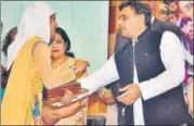  ?? HT FILE ?? ▪ Nazia being felicitate­d with the ‘Rani Laxmi Bai Bravery Award’ in 2016 by the then UP chief minister Akhilesh Yadav.
