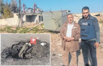  ?? FOTOS (2): LINDAUHILF­E FÜR SYRIEN ?? Der Lindauer Adnan Wahhoud (links) und ein befreundet­er syrischer Journalist an der Einschlags­telle der Giftgasbom­be in Khan Shaikun.