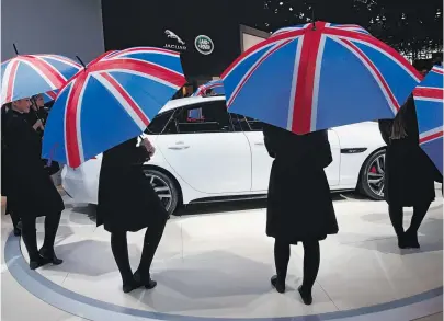  ?? [ Reuters ] ?? Very british – auch wenn die beiden Automarken Jaguar und Land Rover im Besitz der indischen Tata-Gruppe sind.