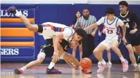  ?? JESSICA BACA/JOURNAL ?? Los Lunas’ Jalin Holland, top left, falls over Santa Fe’s Lukas Turner, bottom left, during Friday’s game at Los Lunas High School.