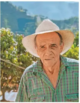  ??  ?? Héctor Mesa es caficultor desde hace 30 años y es dueño de la finca La Samaria, proveedora de café para Nespresso.