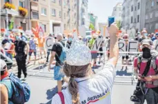  ?? FOTO: CHRISTOPH SOEDER/DPA ?? Das Landesamt für Verfassung­sschutz in Baden-Württember­g beobachtet als Erstes in Deutschlan­d die „Querdenken“-Bewegung.