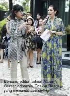  ??  ?? Bersama editor fashion Harper's Bazaar Indonesia, Chekka Riesca, yang memandu sesi styling