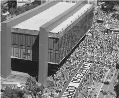  ??  ?? File photo shows demonstrat­ors protesting along Paulista Avenue in Sao Paulo, Brazil against corruption and in support of the Lava Jato anti-corruption operation that investigat­es the bribes scandal of Petrobras. — AFP photo