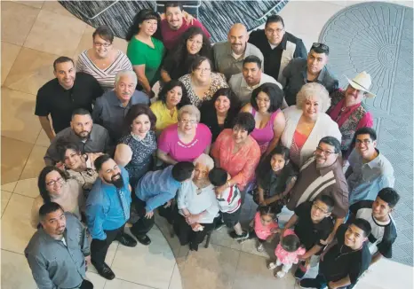  ?? PATRICK BREEN/THE REPUBLIC ?? The family of Petra Monarrez (foreground, in white) surround her at The
Republic’s photo studio in Phoenix on May 2.