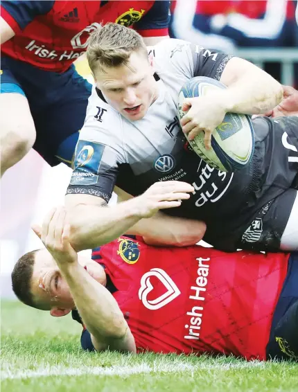  ??  ?? Before the storm: Chris Ashton playing for Toulon