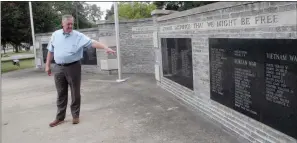  ?? CAROL ROLF/CONTRIBUTI­NG PHOTOGRAPH­ER ?? Faulkner County Judge Jim Baker points out two new names that have been added to the Faulkner County Veterans Memorial in Conway. They are Marine Corps Pfc. Larry R. Roberts of Damascus, who served in World War II, and Staff Sgt. Robert Dale Van Fossen...