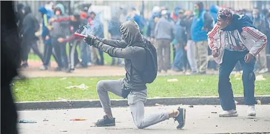  ?? (CLARÍN) ?? Detonante. Cuatro de los detenidos por los destrozos del 24 de octubre en el Congreso eran extranjero­s. La discusión se intensific­ó desde entonces.