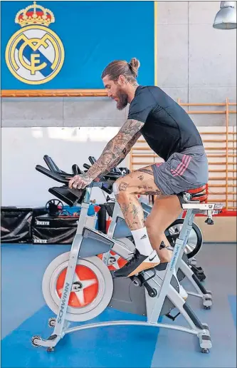  ??  ?? Ramos avanza en su recuperaci­ón en el gimnasio de Valdebebas.