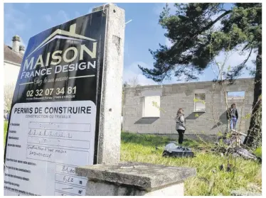  ?? C. R ?? Comme au moins une douzaine de particulie­rs, Valérie ne voit pas avancer le chantier de sa maison à La Bonneville-sur-Iton.