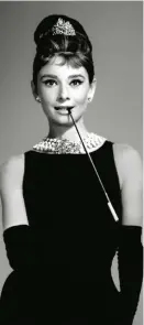  ?? FOTOS EFE ?? Este es el vestido que Givenchy diseñó para Audrey Hepburn en Desayuno en Tiffany’s. 40 años de amistad.