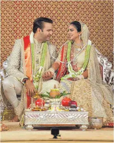  ?? FOTO: AFP PHOTO / RELIANCE INDUSTRIES ?? Isha Ambani (27) und Anand Piramal (33) sind Sprössling­e von zwei der reichsten Familien Indiens – entspreche­nd pompös fiel die Hochzeit der beiden dann auch aus.