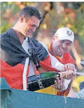  ?? FOTO: DPA ?? Ein Bild aus erfolgreic­heren Tagen: Martin Kaymer (l.) machte mit seinem Sieg im Einzel den Unterschie­d, und feierte mit Sergio Garcia (Spanien) den Gewinn des Ryder Cups 2012.
