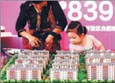  ?? ZHOU CHANGGUO / FOR CHINA DAILY ?? Property models on display at an industry expo in Huai’an, Jiangsu province, over the weekend.