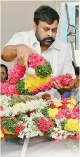  ?? — DC ?? Minister K.T. Rama Rao, actors Chiranjeev­i, Mohan Babu and others pay floral tribute to C. Narayana Reddy at his residence in Manikonda.