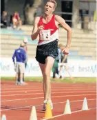  ?? Picture EUGENE COETZEE ?? GREAT FINISH: EP’s Mark Pellissier came second in the 35-55 5km walk at the SA Masters meeting at NMMU