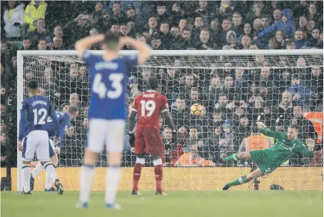  ??  ?? Everton’s Wayne Rooney scores his side’s equaliser from the spot at Anfield yesterday.