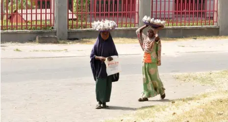  ?? Photo: Abubakar Yakubu ?? Children hawk groundnut at Wuse 2 in Abuja on Tuesday