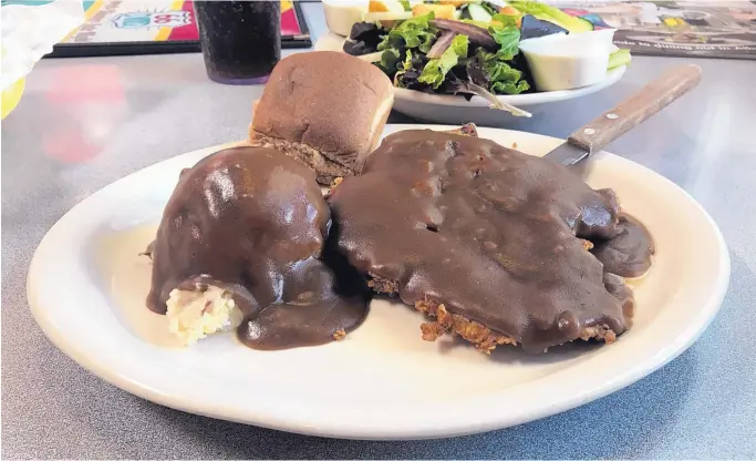  ?? JASON K. WATKINS/FOR THE JOURNAL ?? Chicken-fried chicken with red-skin mashed potatoes and thick gravy at 66 Diner.