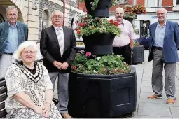  ?? PHIL DAVIES, SCENIC GALLERY ?? Mayor of Maesteg Jen Terry, front, has resigned from Labour as have councillor­s Phil John and Keith Edwards, rear right