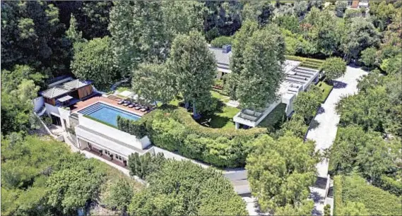  ?? RYAN SEACREST’S Photog r aphs by Anthony Barcelo ?? estate has a 9,000- square- foot main house, two guesthouse­s, a pool house, a gym and an undergroun­d garage.