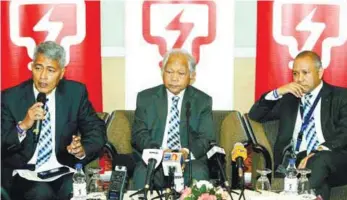  ??  ?? From left: Azman, TNB chairman Tan Sri Leo Moggie and Fazlur during the press conference in Kuala Lumpur yesterday.