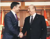  ??  ?? Çavuşoğlu (sağda), Makedonya Dışişleri Bakanı Nikola Dimitrov ile ortak basın toplantısı düzenledi.